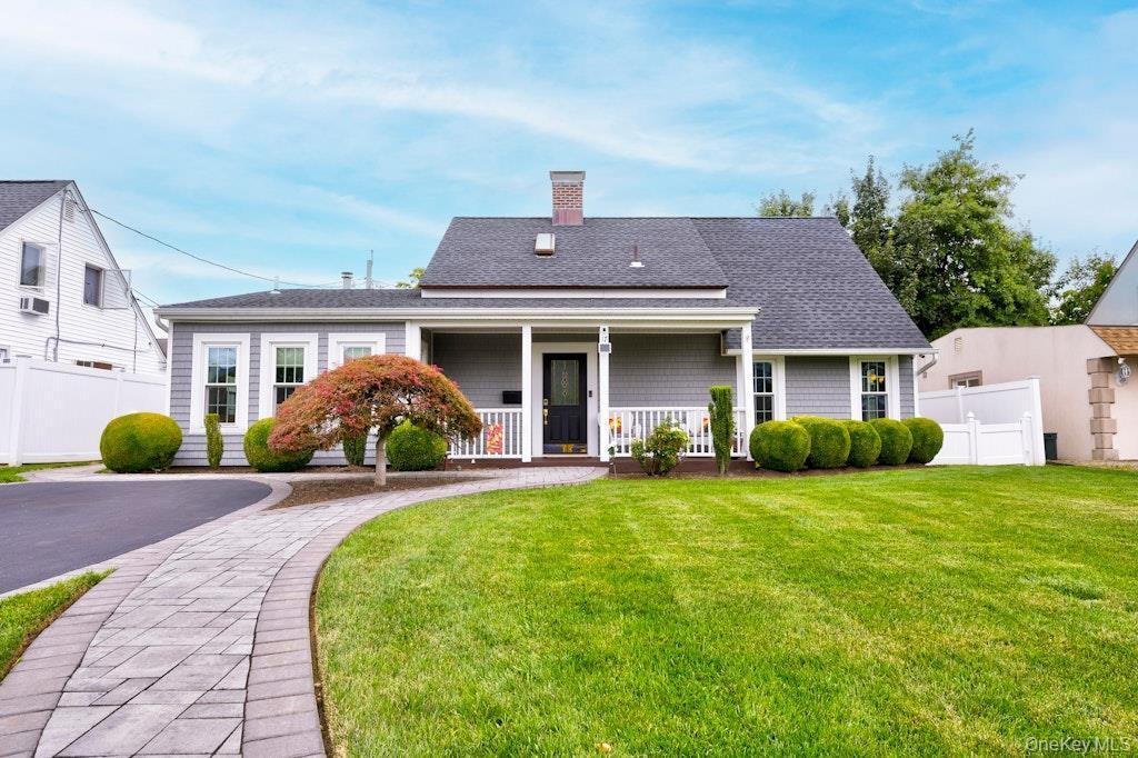 House in Levittown, New York, United States 1 - 18677699