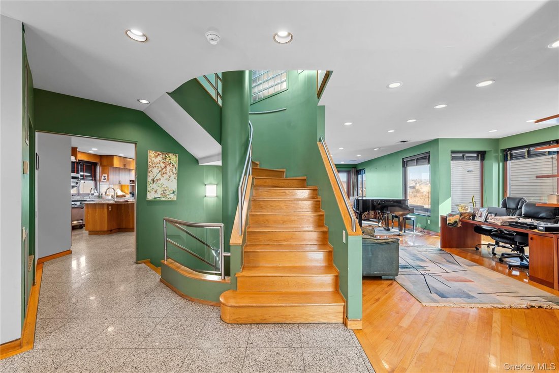 House in Merrick, New York, United States 4 - 18678066