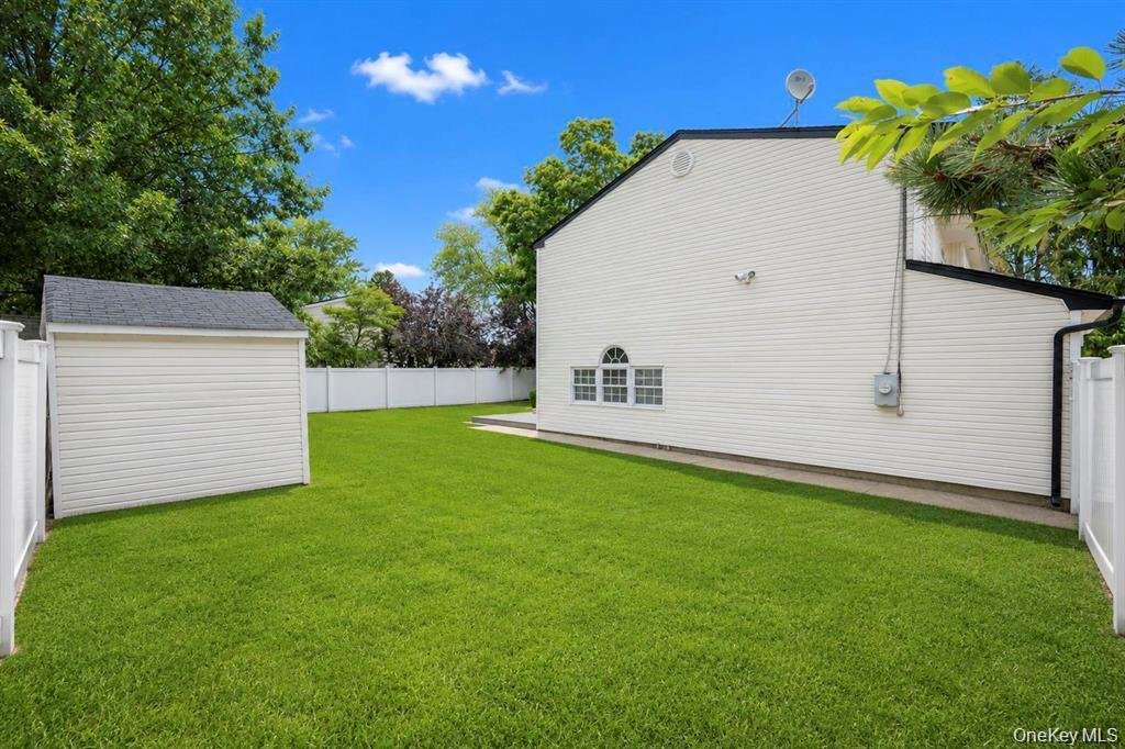 House in West Babylon, New York, United States 4 - 18677543