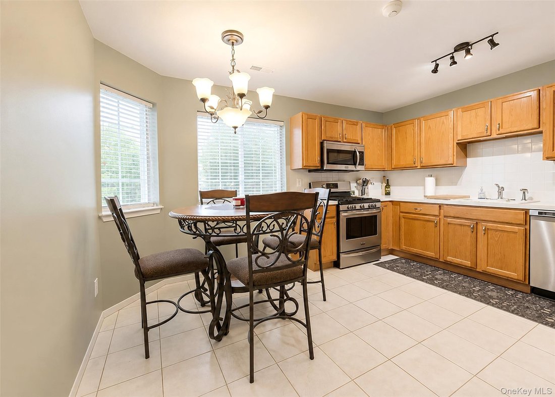 House in Manorville, New York, United States 4 - 18677474