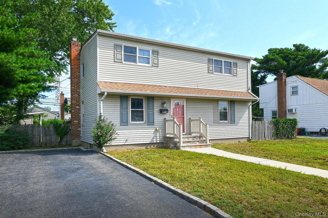 House in Levittown, New York, United States 2 - 18677575