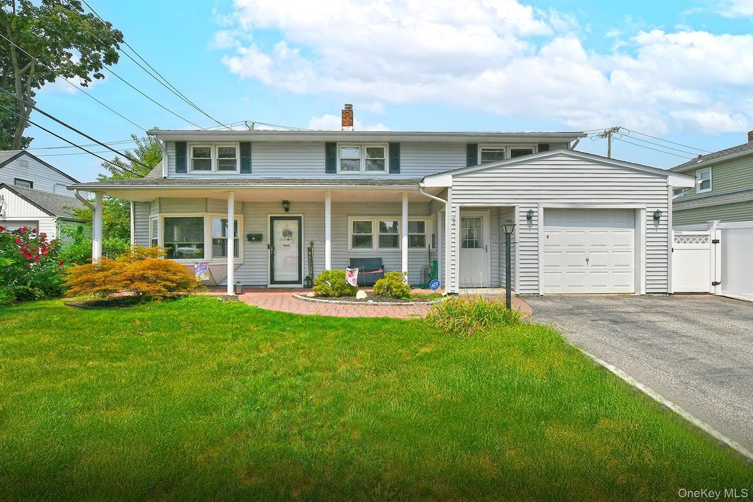 House in Levittown, New York, United States 2 - 18677586