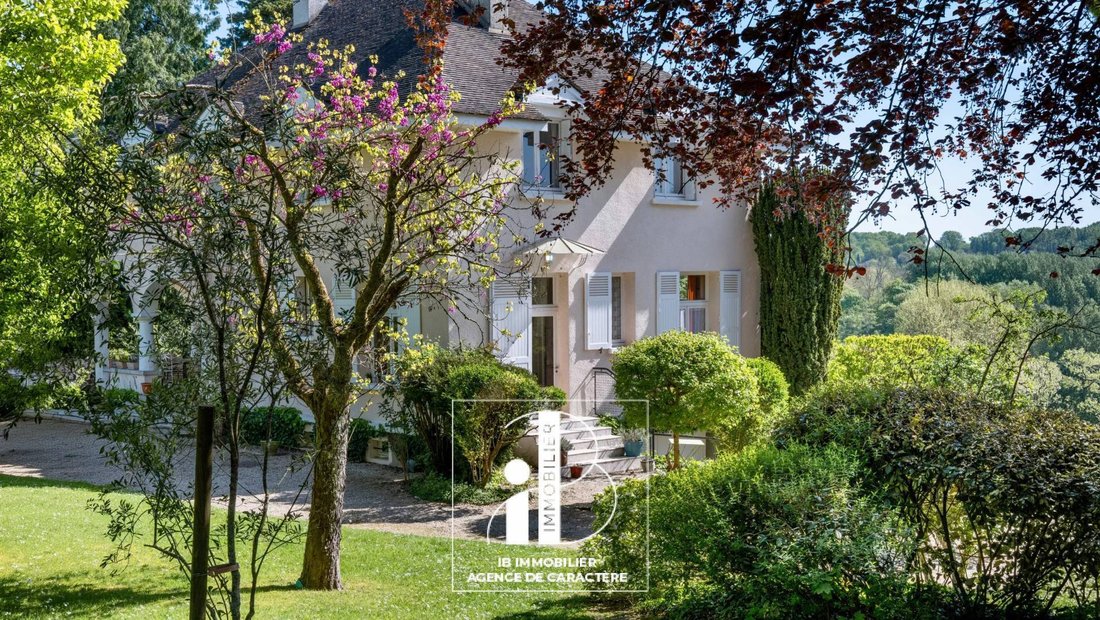 Estate in Samois-sur-Seine, Ile-de-France, France 1 - 17744697