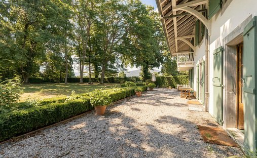 House in Presinge, Genève, Switzerland 1