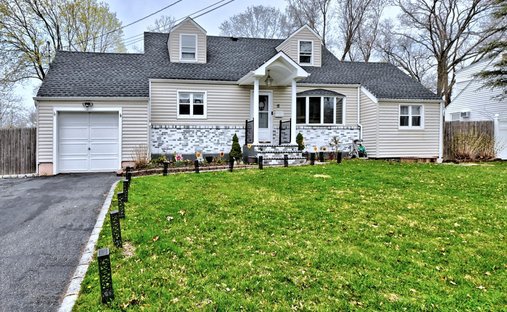 House in Kings Park, New York, United States 1