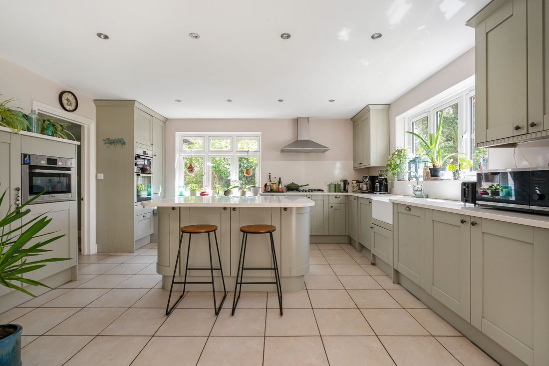 House in Godalming, England 2 - 18674652