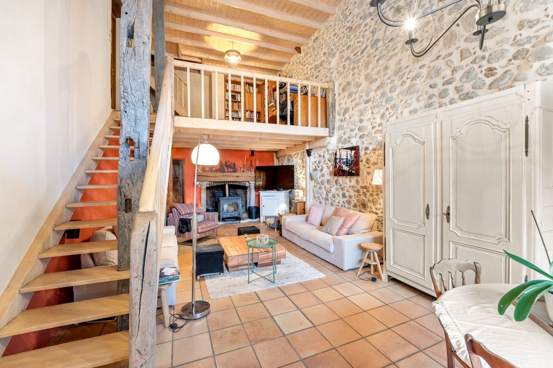 Farm Ranch in Prévessin-Moëns, Auvergne-Rhône-Alpes, France 1 - 17964531