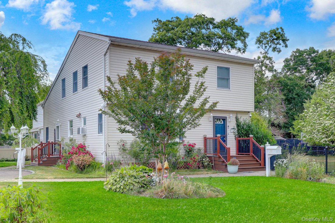 House in West Islip, New York, United States 1 - 18677732