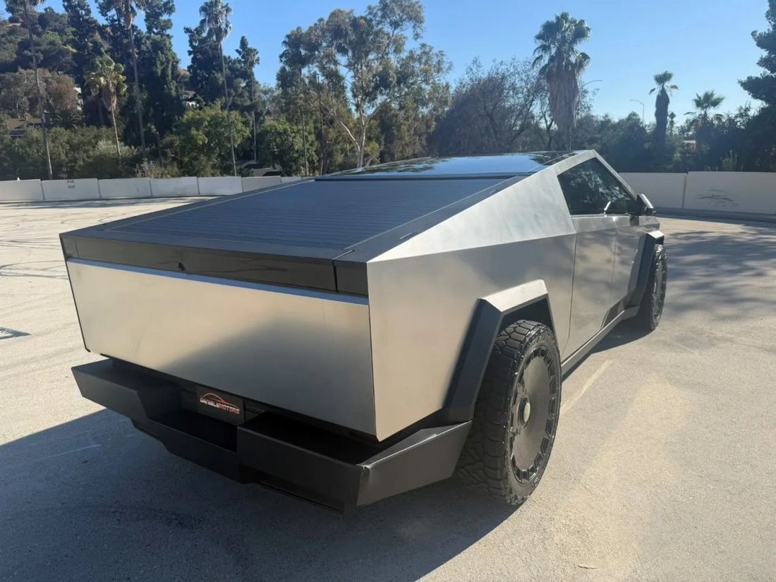 Pickup in Canoga Park, CA, United States 3 - 18678052
