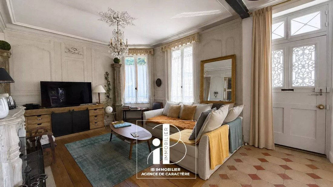 House in Fontainebleau, Ile-de-France, France 2 - 17049009