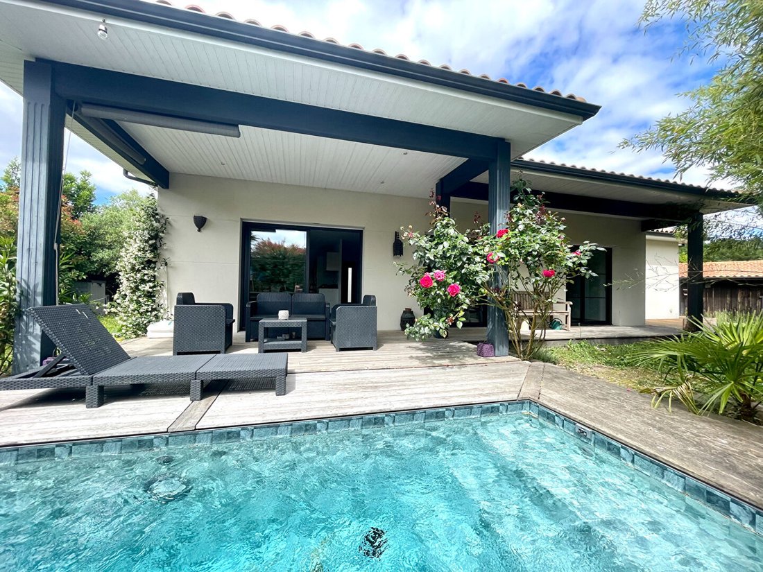 Villa in Le Las, Saint-Jean-d'Illac, France 1 - 18675252