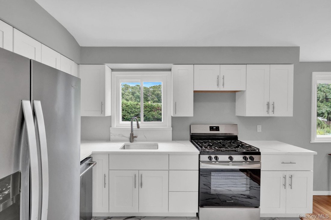 House in West Islip, New York, United States 3 - 18677482