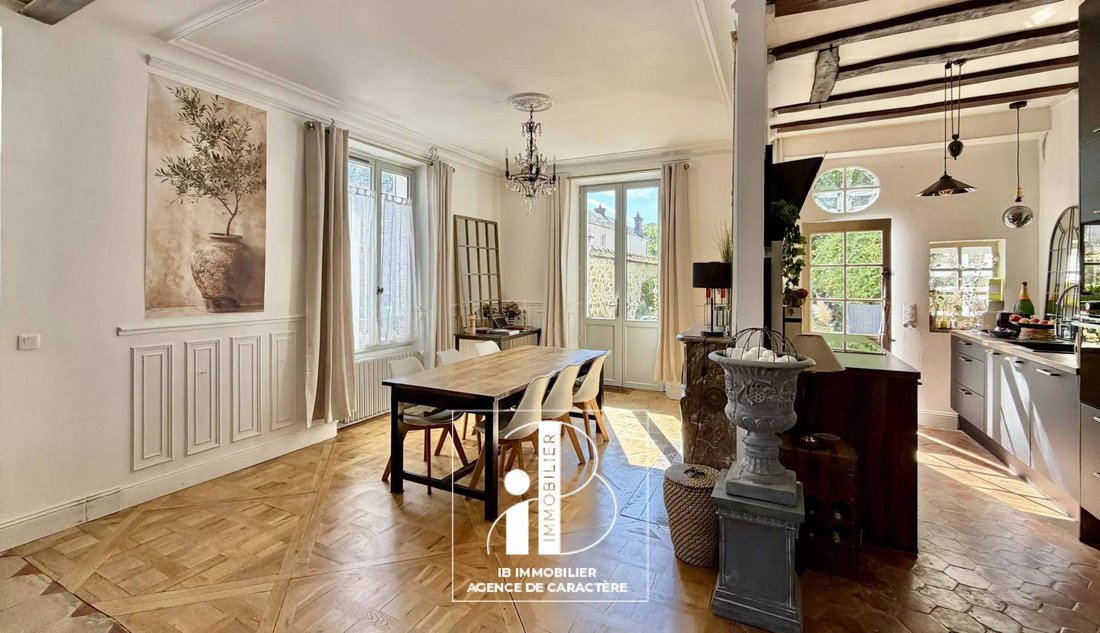 House in Fontainebleau, Ile-de-France, France 1 - 17049009