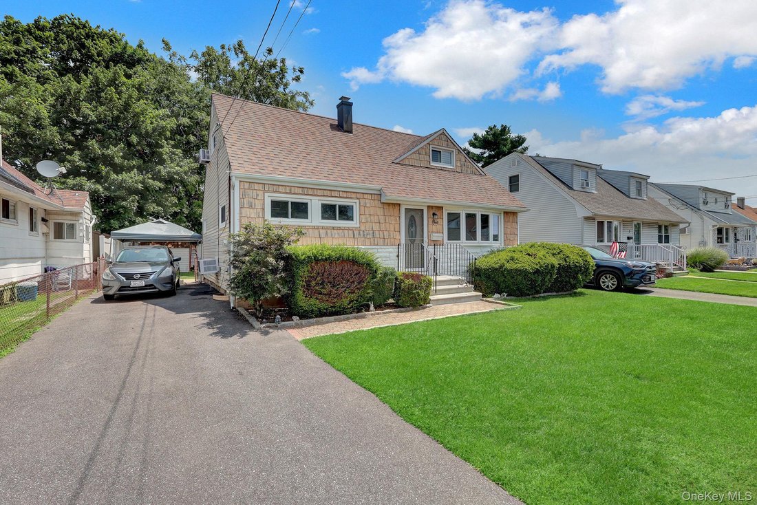 House in Hicksville, New York, United States 2 - 18677802