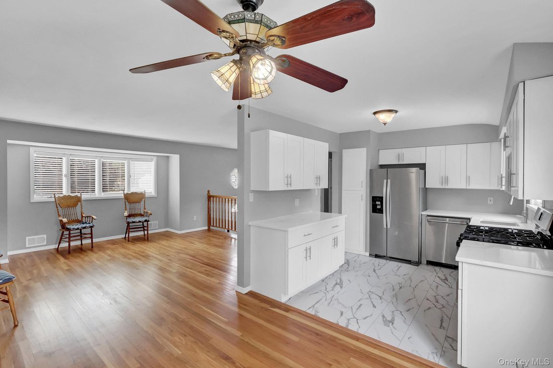 House in West Islip, New York, United States 5 - 18677482