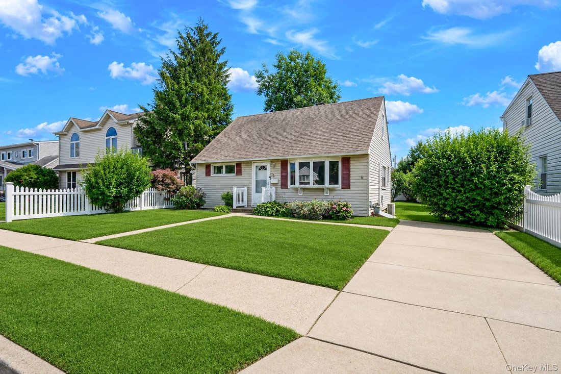 House in Massapequa, New York, United States 3 - 18677596