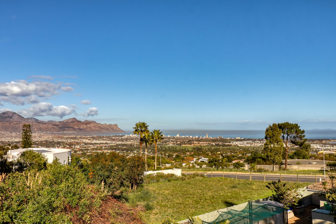 House in Greenway Rise, Helderberg, Cape Town 5 - 18120662