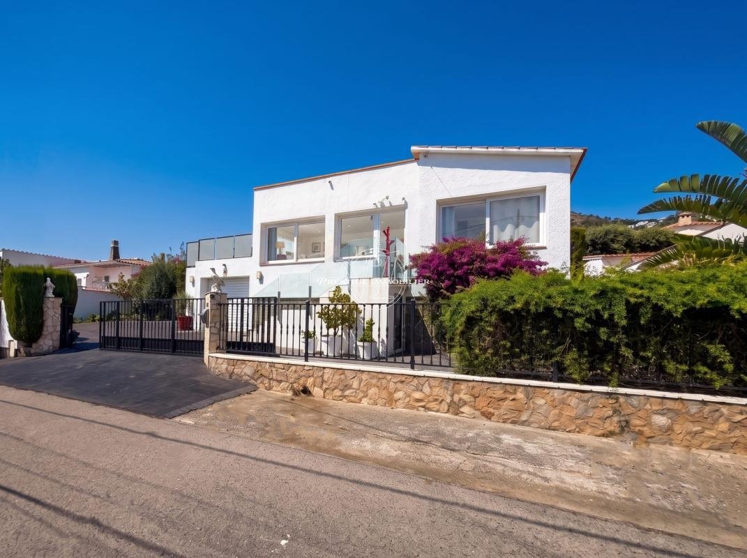 Villa in Roses, Catalonia, Spain 1 - 18677047