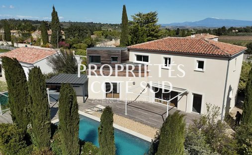 Villa in Pujaut, Occitania, France 1