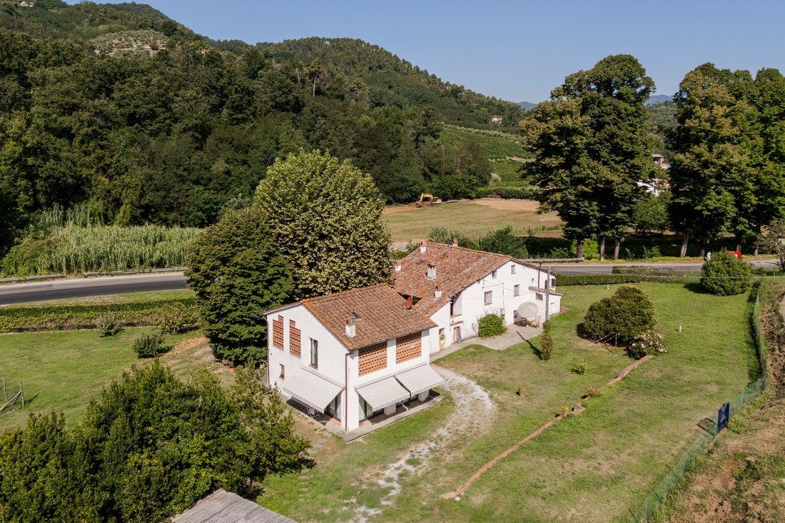 Country House in Area Monte San Quirico - Sant'Alessio, Lucca, Tuscany 1 - 18674667