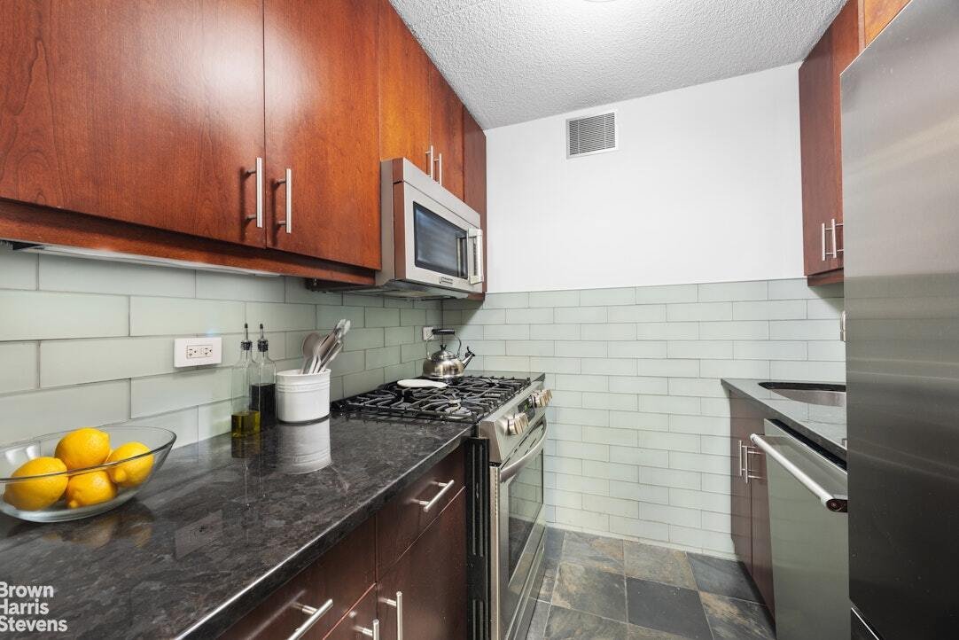 Condo in New York, New York, United States 3 - 18676360