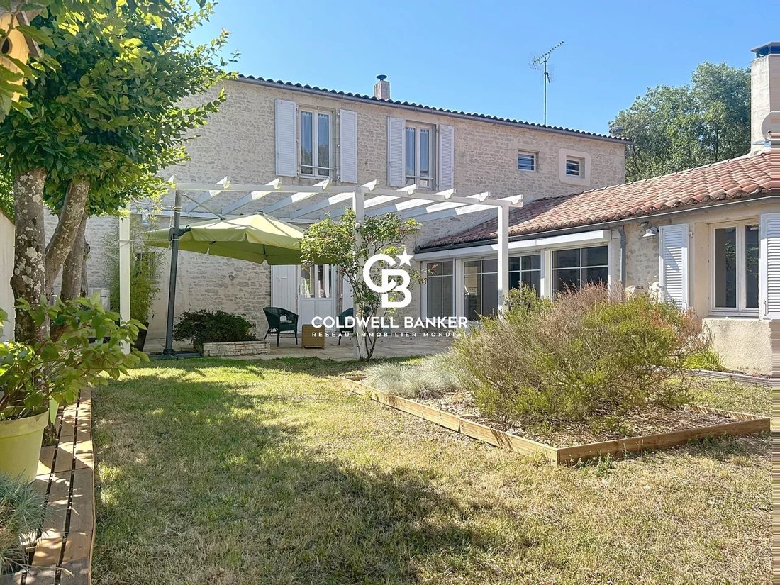 Haus in Arrondissement von La Rochelle, Neu-Aquitanien, Frankreich 1 - 16460893