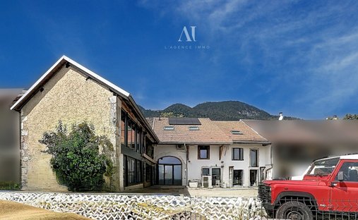 House in Collonges, Auvergne-Rhône-Alpes, France 1