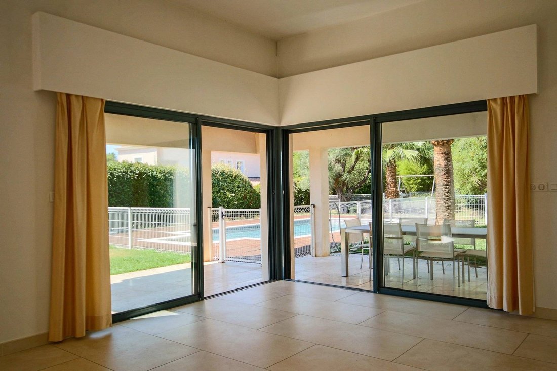 House in Fontmerle, Antibes, France 4 - 15694053