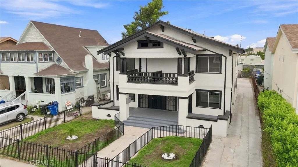 Los Angeles, California, United States 5 - 18677013