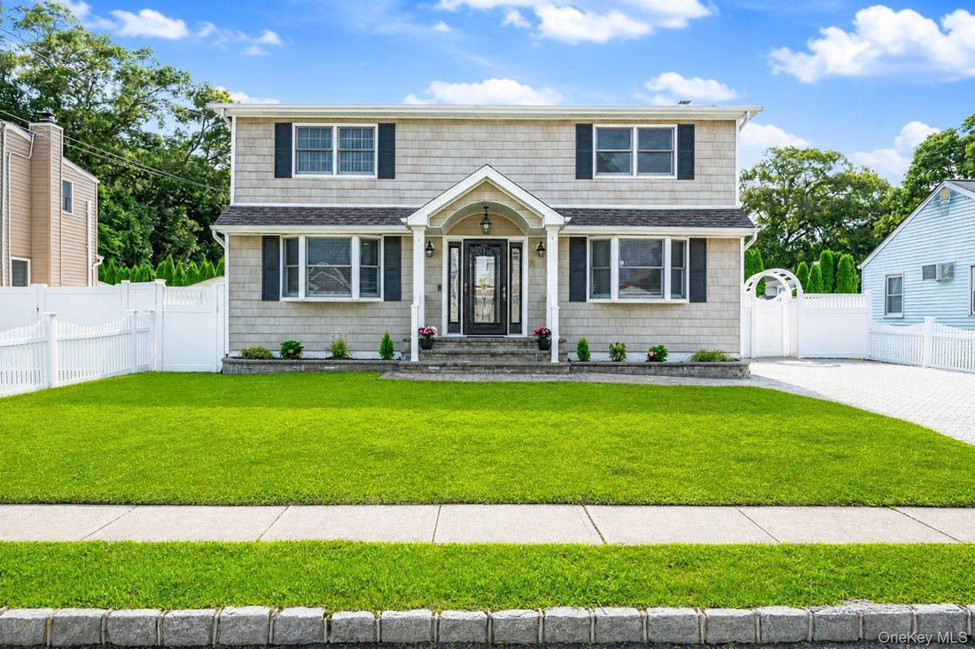 House in West Babylon, New York, United States 2 - 18677489