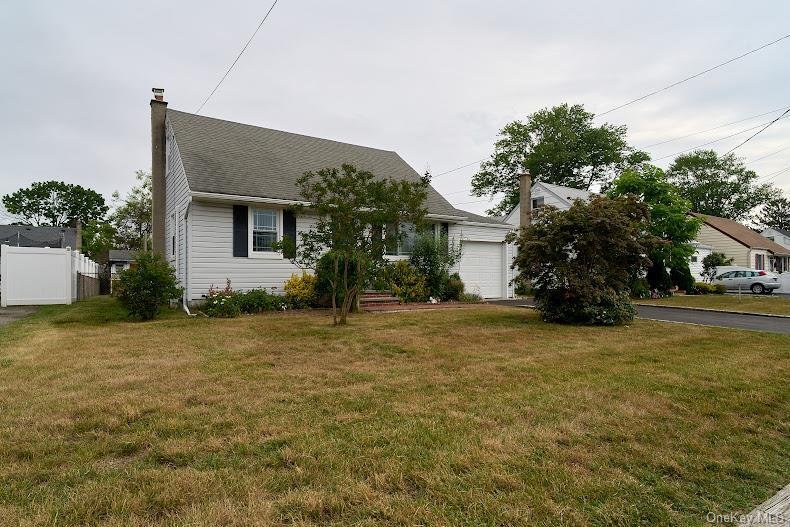 House in West Babylon, New York, United States 2 - 18677478