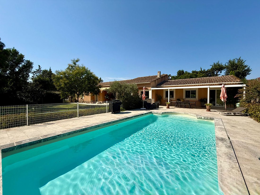 Villa in Noves, Provence-Alpes-Côte d'Azur, France 1 - 18678140