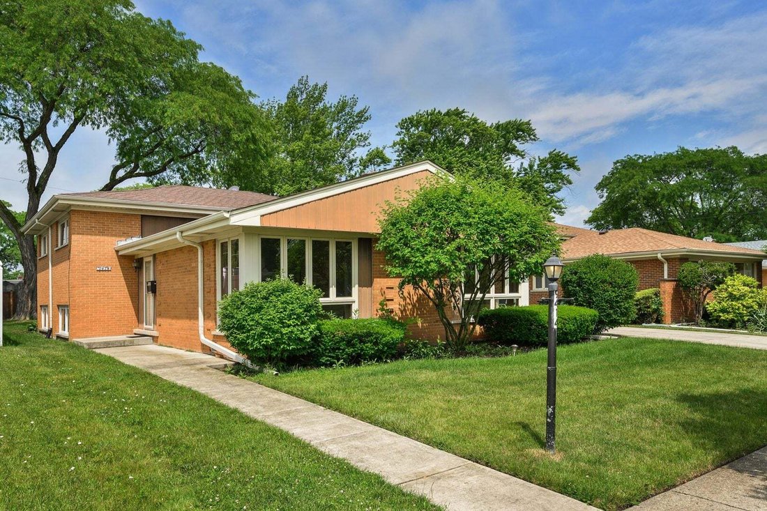 House in Morton Grove, Illinois, United States 1 - 18676320