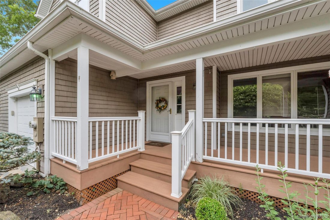 House in Manorville, New York, United States 4 - 18677522