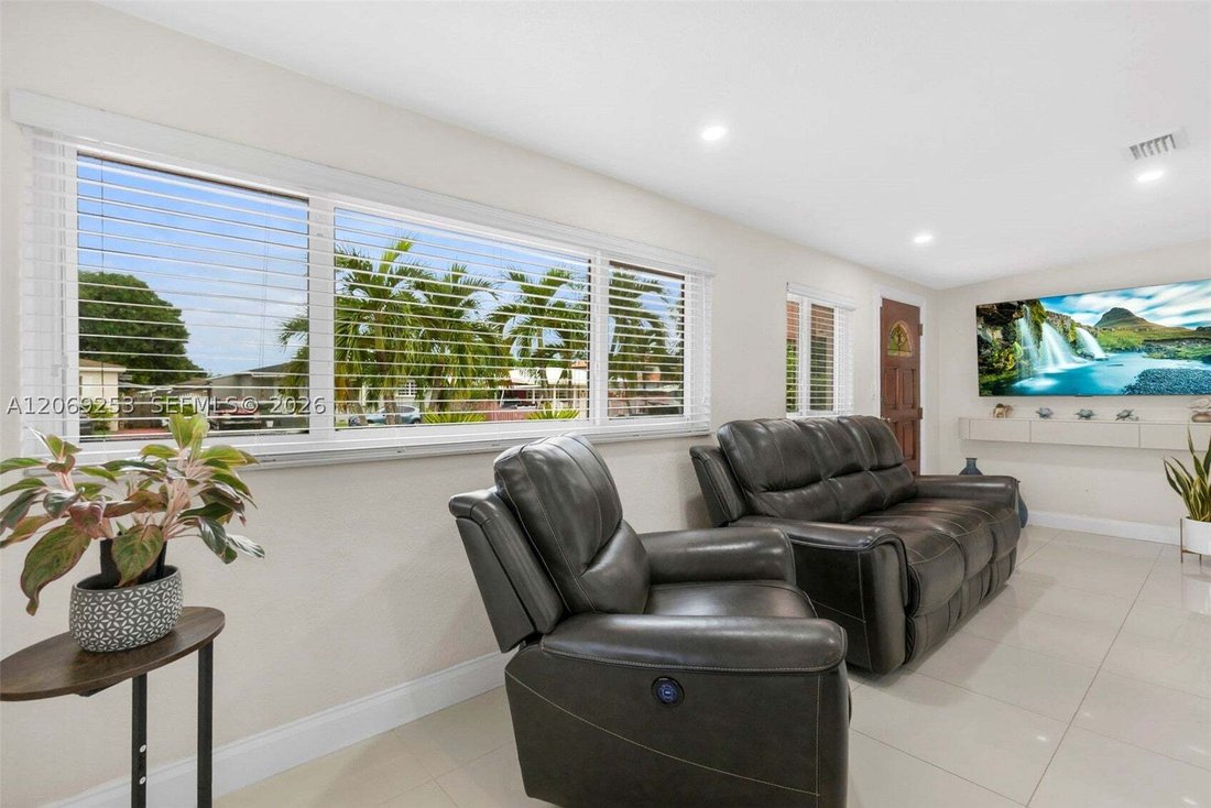 House in Hialeah, Florida, United States 3 - 18676865