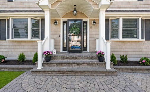 House in West Babylon, New York, United States 1
