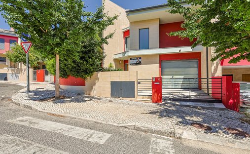 Townhouse in Santa Iria de Azoia, Sao Joao da Talha e Bobadela, Lisbon, Portugal 1