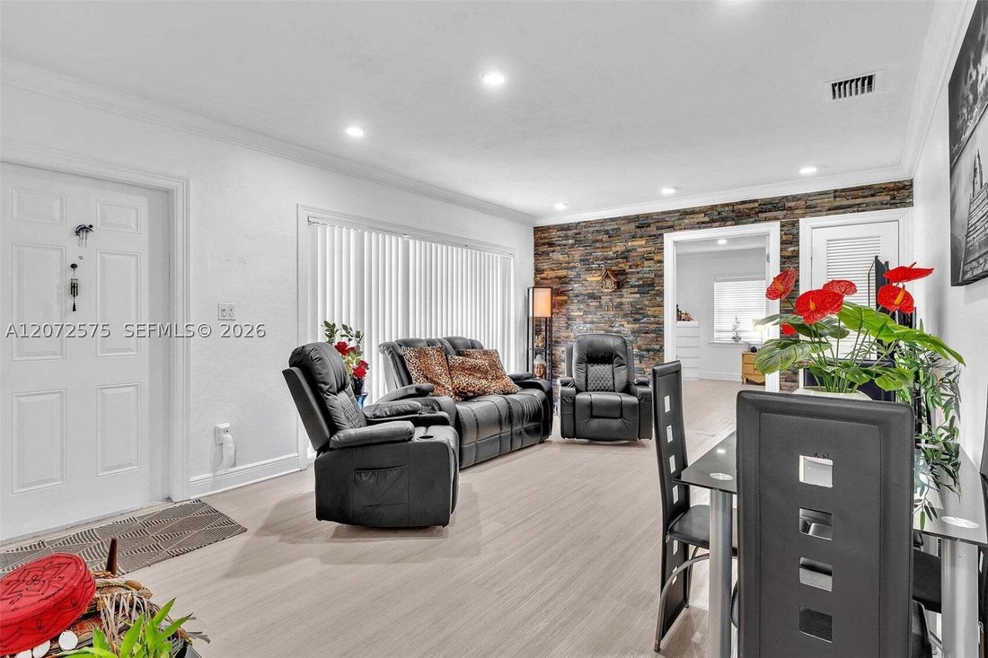 House in Hialeah, Florida, United States 5 - 18676878