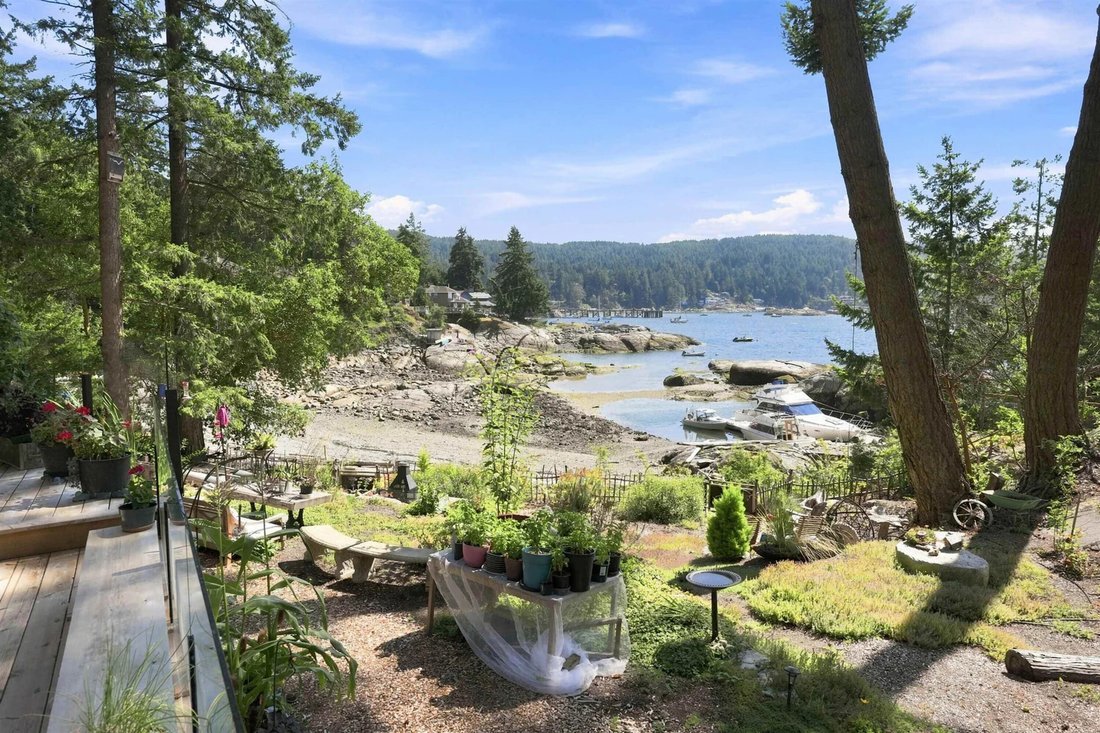House in Halfmoon Bay, British Columbia, Canada 4 - 18675403