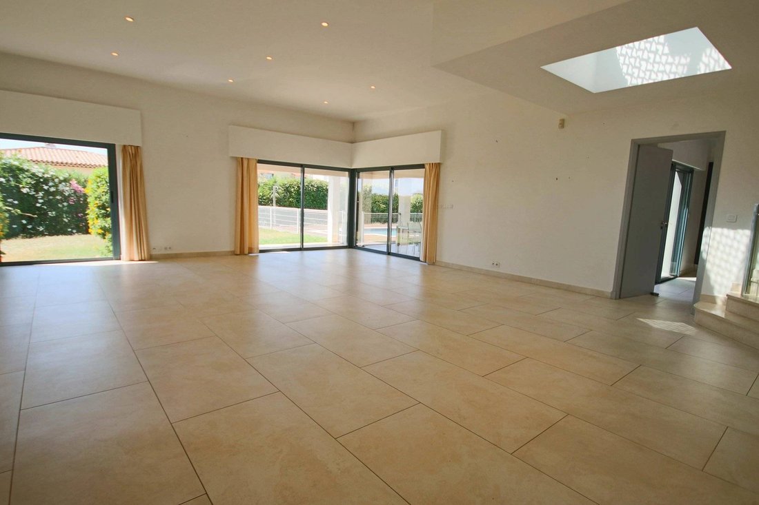 House in Fontmerle, Antibes, France 2 - 15694053