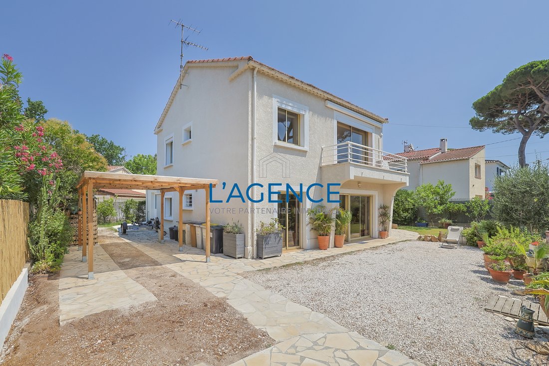 House in Hyeres, Provence-Alpes-Côte d'Azur, France 2 - 18674881