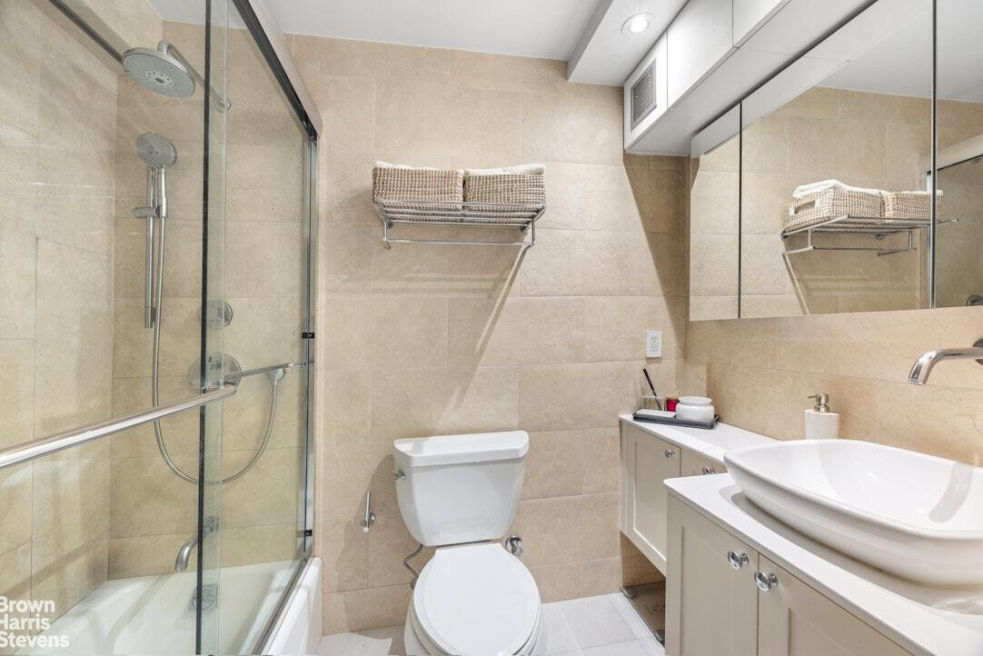 Condo in New York, New York, United States 5 - 18676360