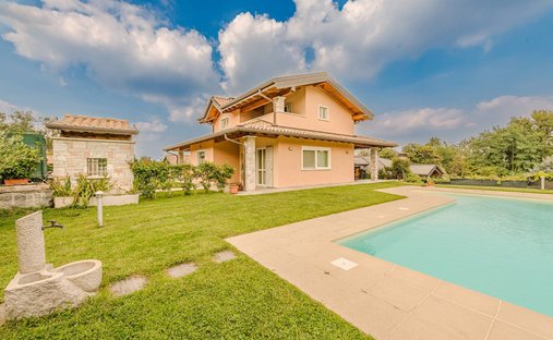 Casa en Borgo Ticino, Piamonte, Italia 1