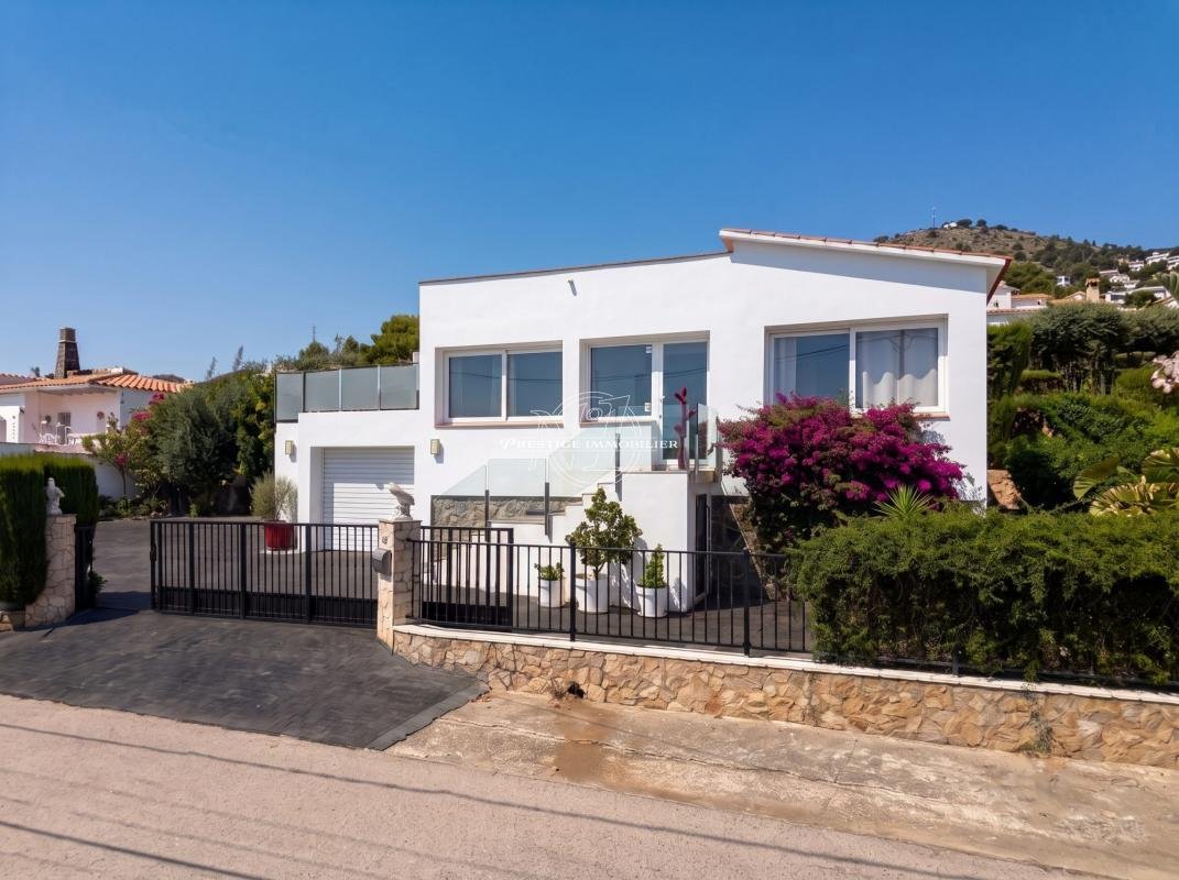 Villa in Roses, Catalonia, Spain 3 - 18677047
