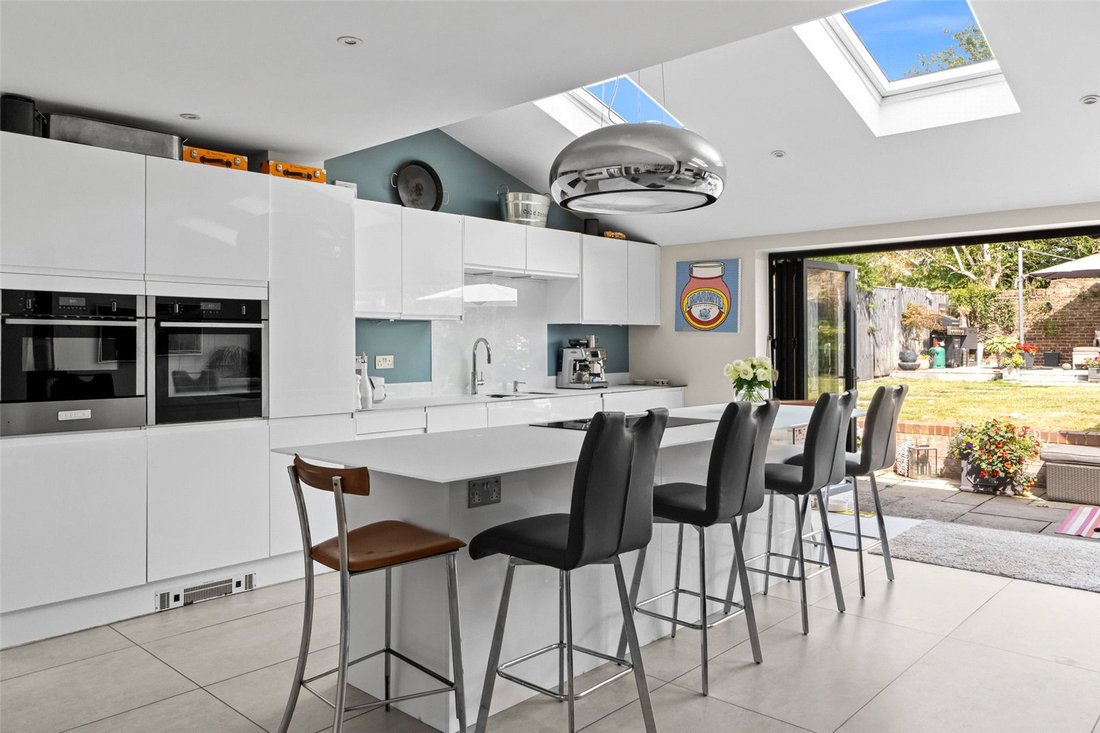 House in Sunbury, England 5 - 18678581