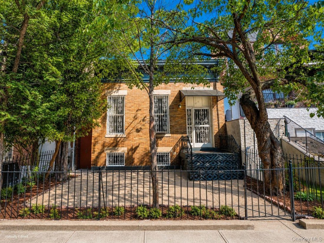 House in New York, New York, United States 1 - 18676590