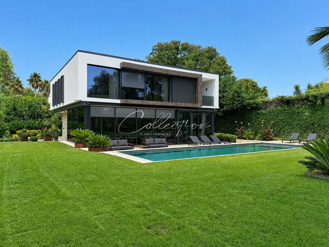 Villa in Antibes, Provence-Alpes-Côte d'Azur, France 2 - 18677380