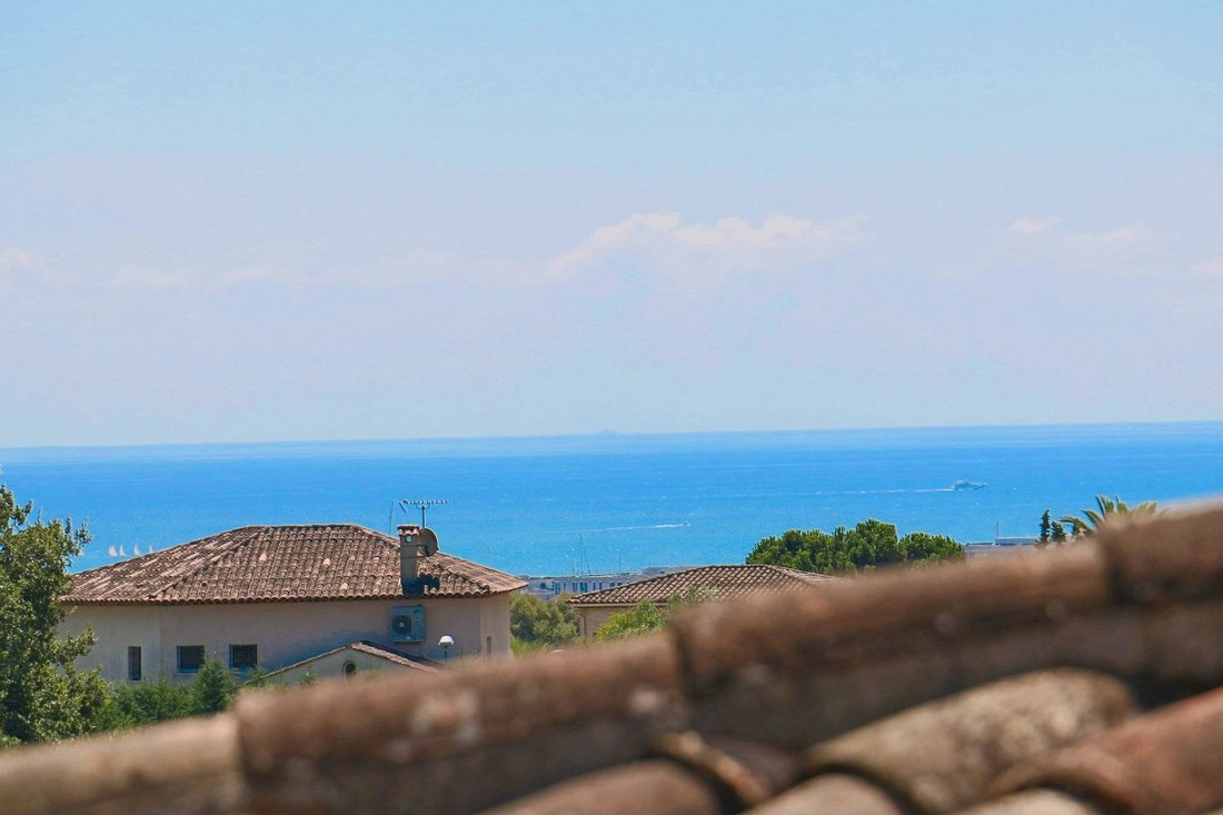 House in Fontmerle, Antibes, France 3 - 15694053