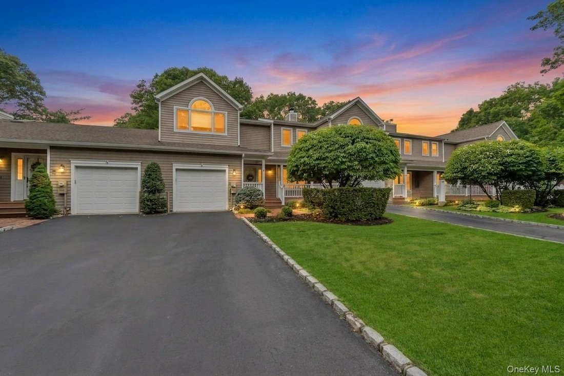 House in Manorville, New York, United States 1 - 18677522