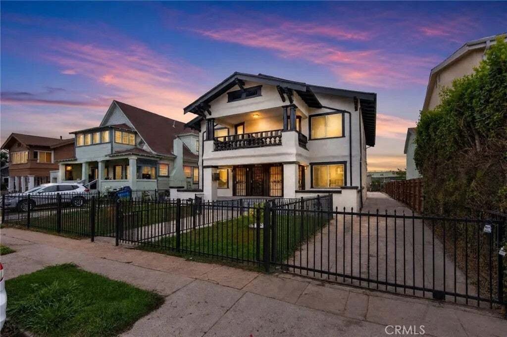 Los Angeles, California, United States 1 - 18677013